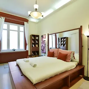 https://ultra-central-homey-apartment-at-synagogue.inbudapesthotels.com